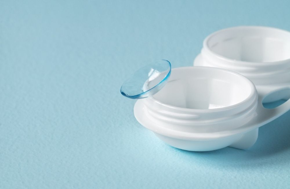 Should You Switch from Eyeglasses to Contact Lenses?
