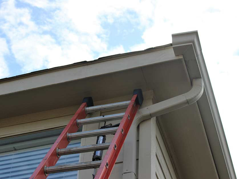 Why Gutter Pros Don't Recommend Vinyl Gutters