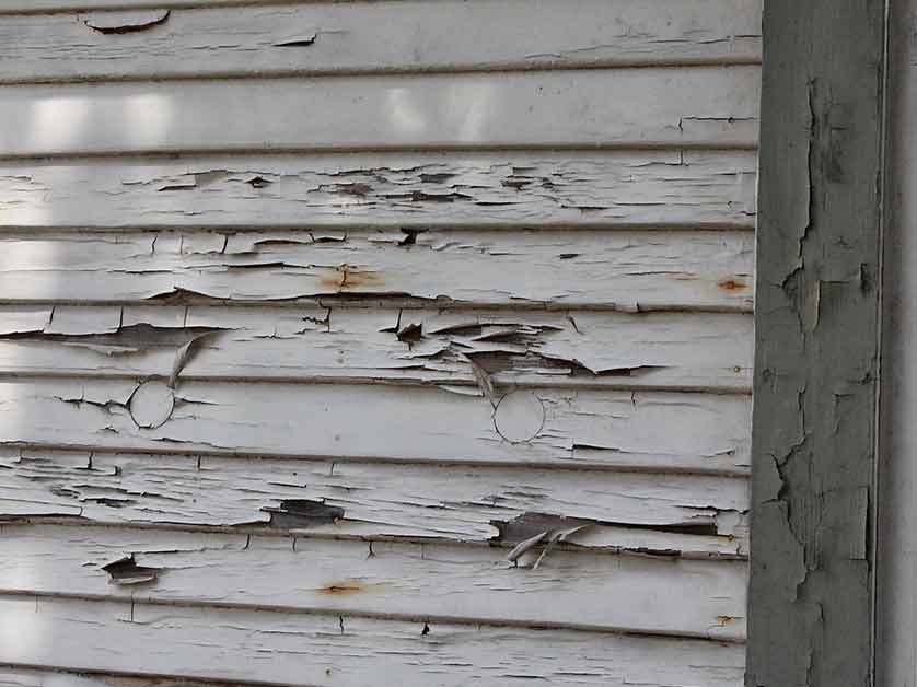 Repair or Replace: What to Do With Damaged Siding