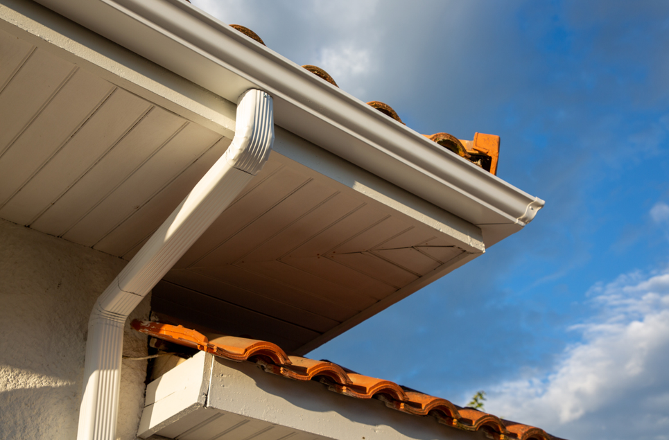 Why Gutter Pros Recommend Seamless Gutters