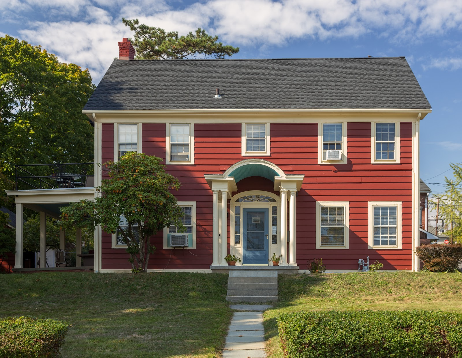 Siding Replacement for Historic Homes: 5 Things to Keep in Mind