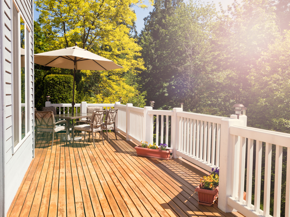 5 Decking Materials That Can Withstand Snow and Freeze-Thaw Cycles