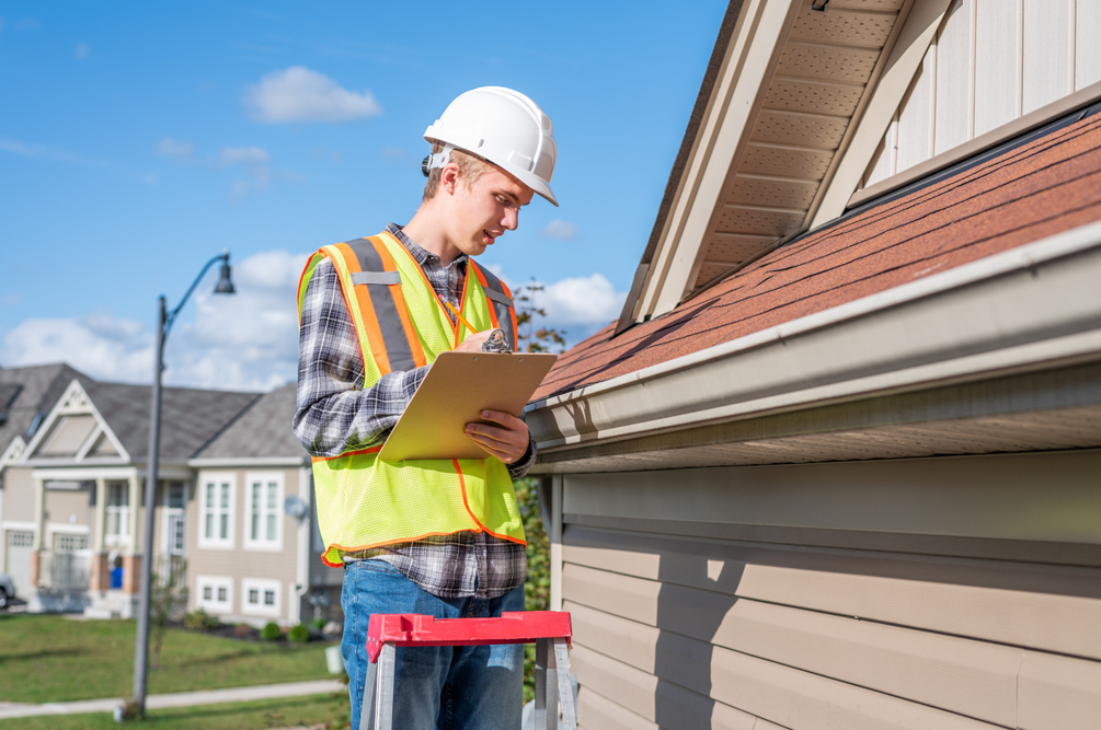How Your Roof's Condition Affects Your Home Insurance Premiums