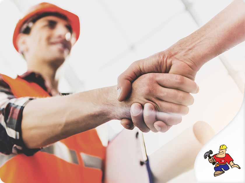 Hire a Local Contractor to Replace Your Roof