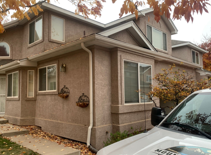 How to Choose the Right Gutter Style for Your Roof